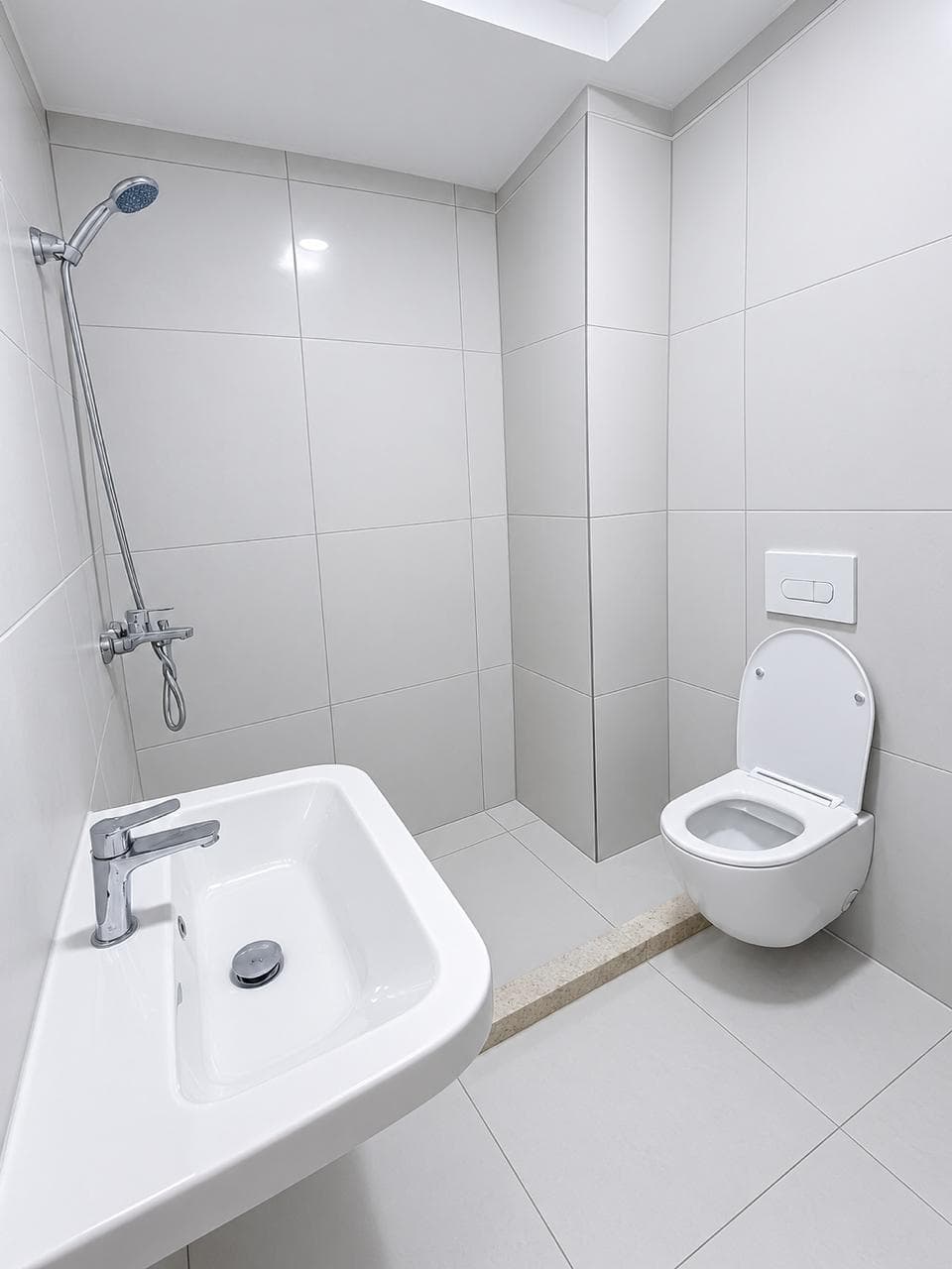 Clean, modern bathroom